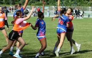 grosse défense LMH.
Julie sur la gauche